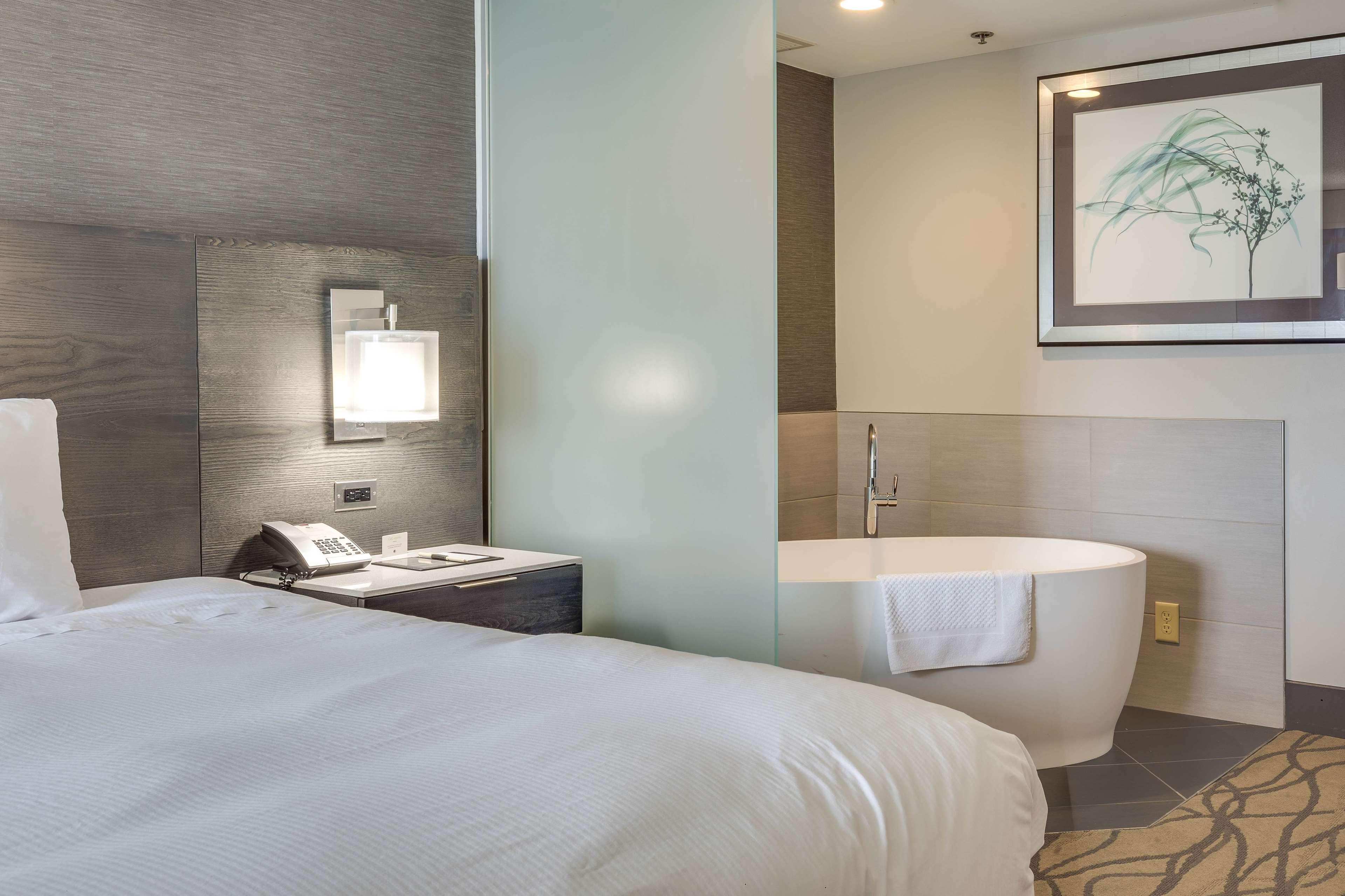 Doubletree By Hilton Racine Harbourwalk Hotel Ngoại thất bức ảnh