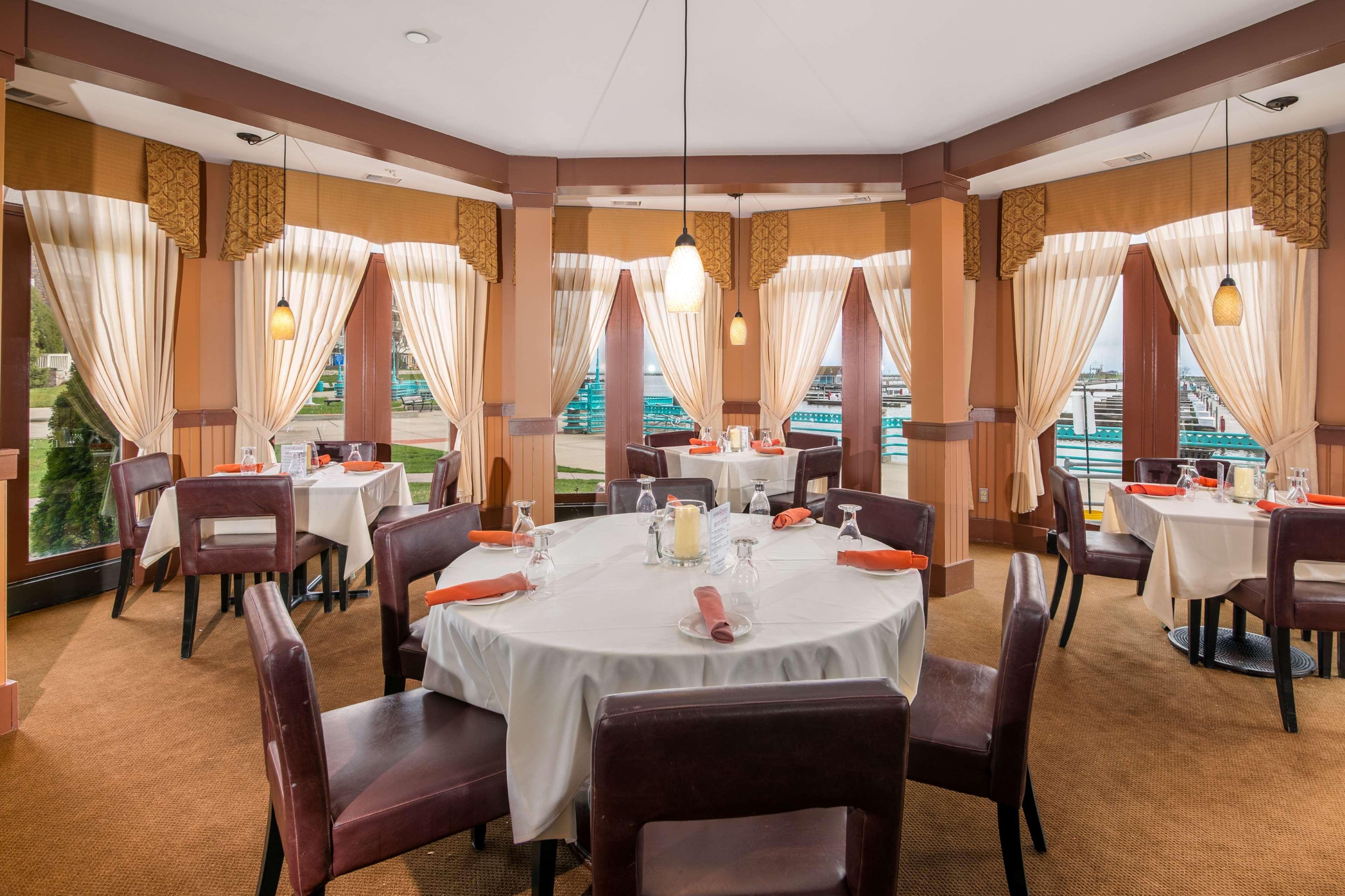 Doubletree By Hilton Racine Harbourwalk Hotel Ngoại thất bức ảnh